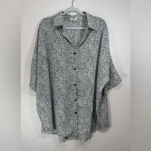 Easel Leopard Animal Print Button Down Front Oversized Shirt Women’s Size Large